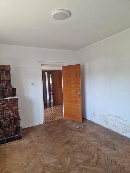 Casă individuală cu 9 camere cu Garaj în Otopeni
