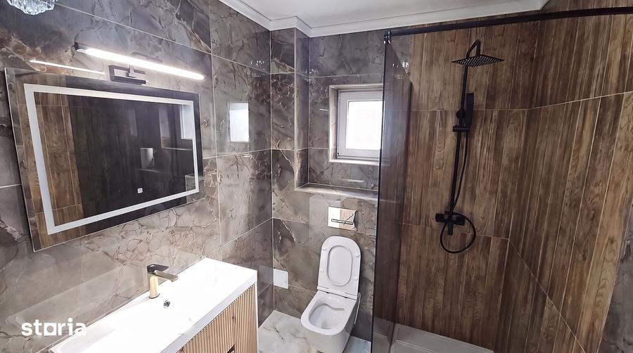 Casă cu 5 camere cu Teren 500 Mp în Exterior Vest