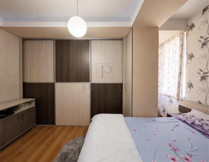 Apartament cu 3 camere semidecomandat în Giroc