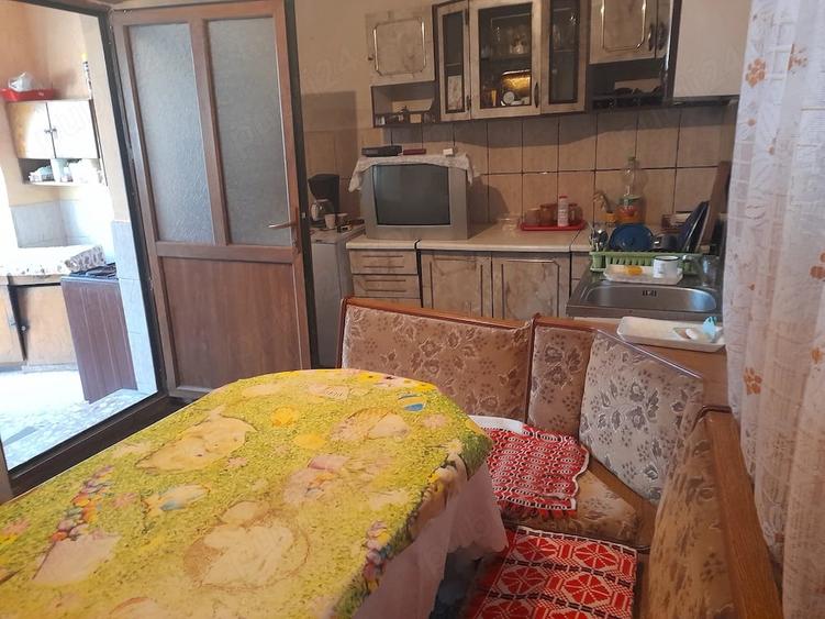 Casă cu 4 camere cu Teren 1600 Mp în Zăgujeni