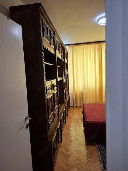 Apartament cu 3 camere semidecomandat în Mihai Bravu