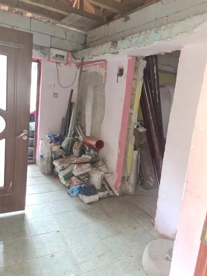 Casă cu 5 camere cu Teren 175 Mp în Lacu Dulce