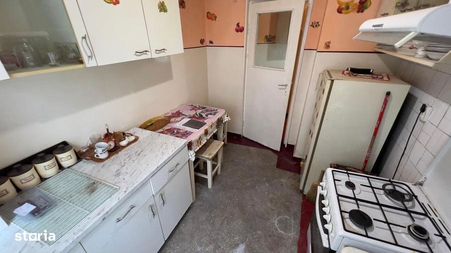 Garsonieră decomandată în Petros