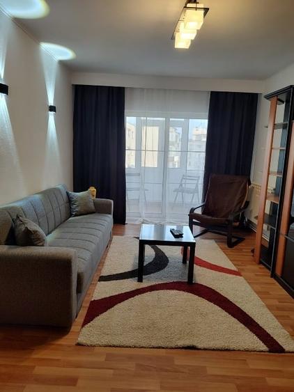 Apartament cu 3 camere decomandat, mobilat în Central
