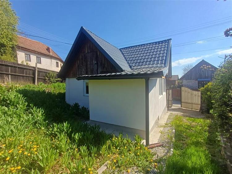 Casă individuală cu 2 camere cu Teren 324.70001220703 Mp în Periferie