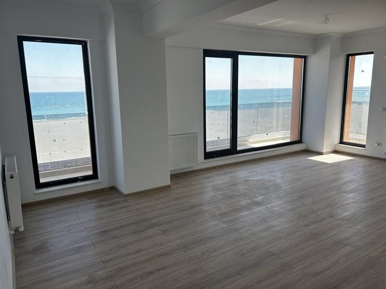 Penthouse cu 3 camere decomandat în Central
