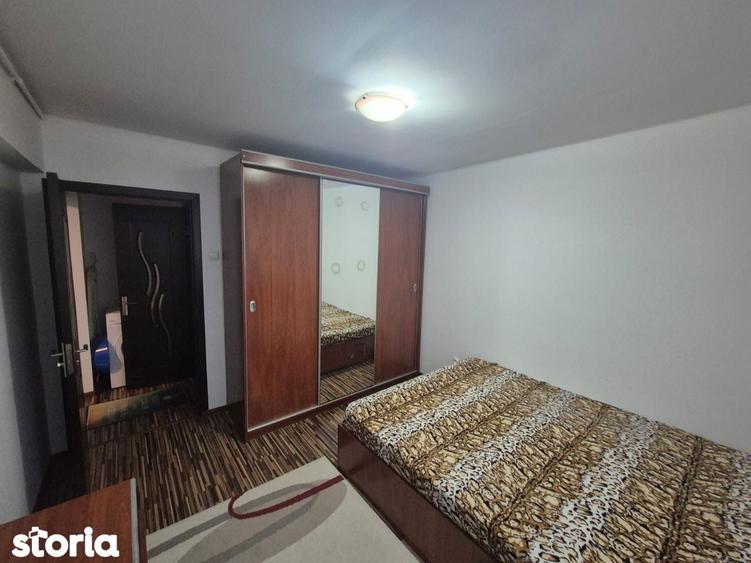 Apartament cu 3 camere semidecomandat, mobilat în Titan