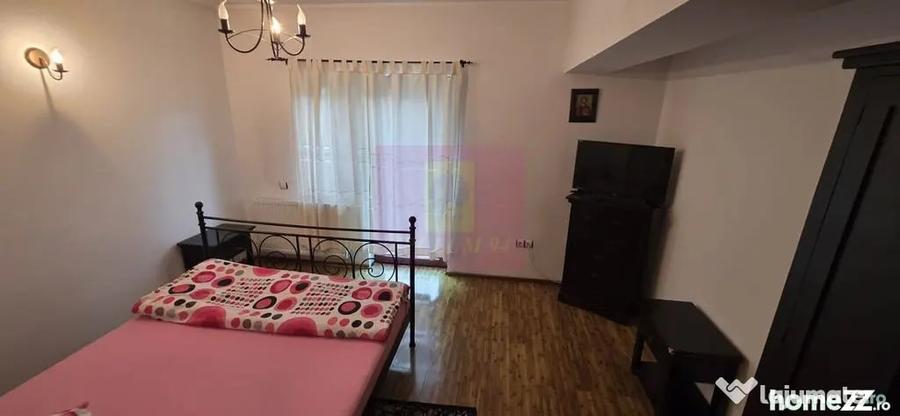 Casă cu 5 camere cu Teren 500 Mp în Central