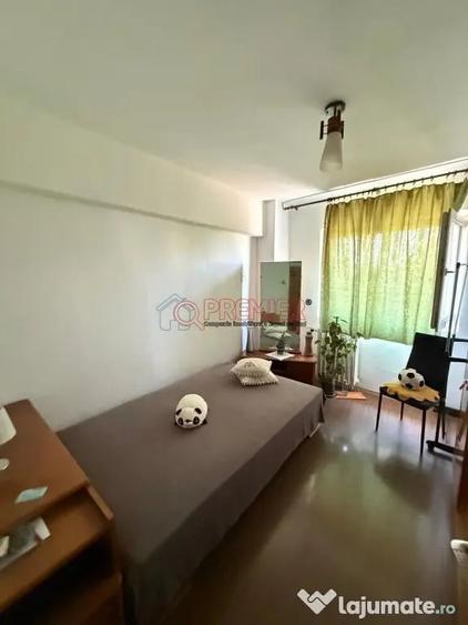 Apartament cu 4 camere semidecomandat în Berceni