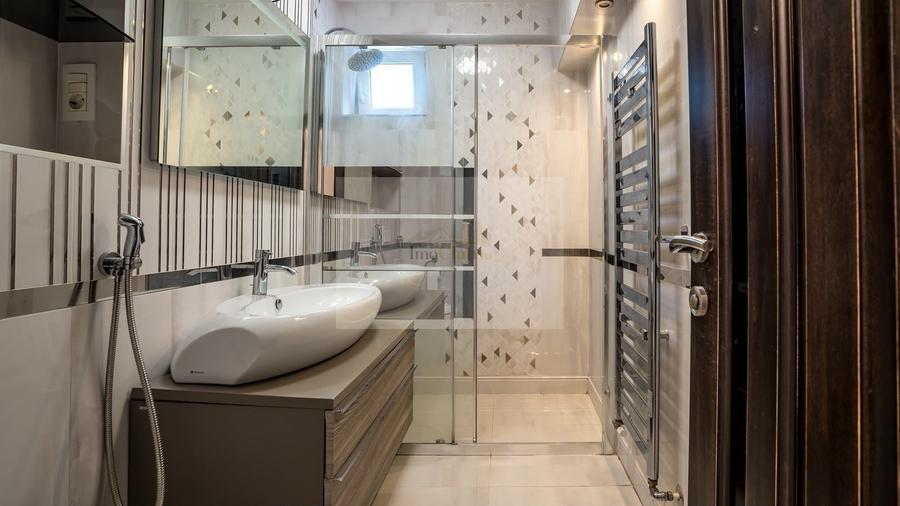 Apartament cu 2 camere decomandat, mobilat în Central