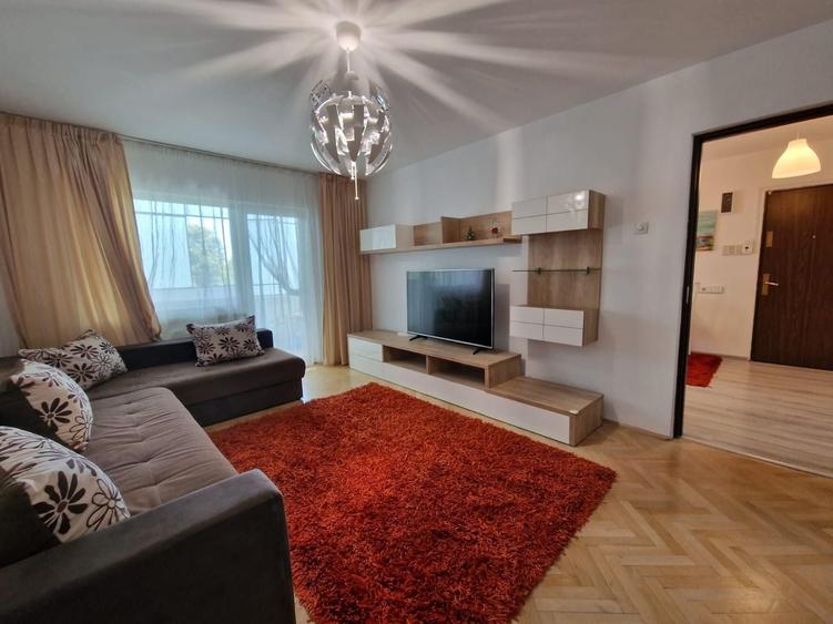 Apartament cu 3 camere decomandat în Zorilor