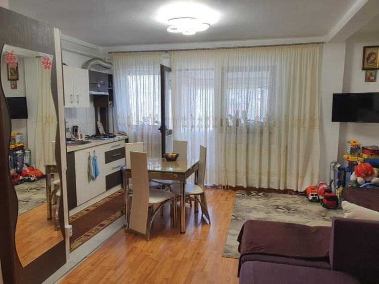 Apartament cu 3 camere decomandat în Tătărași