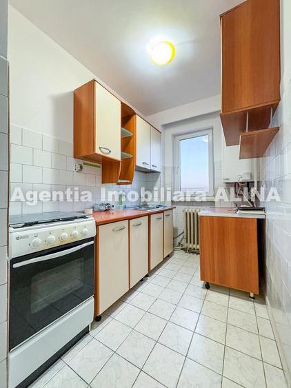 Apartament cu 3 camere semidecomandat în Astoria