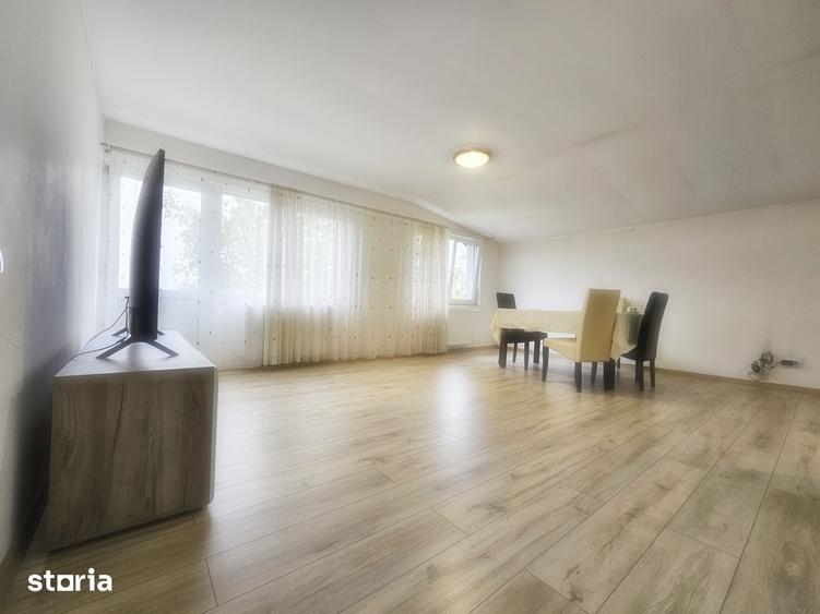 Casă cu 7 camere cu Teren 1000 Mp în Central
