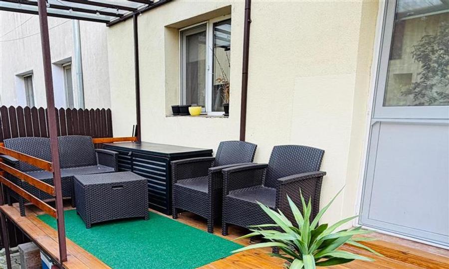 Apartament cu 3 camere semidecomandat, mobilat în Florești