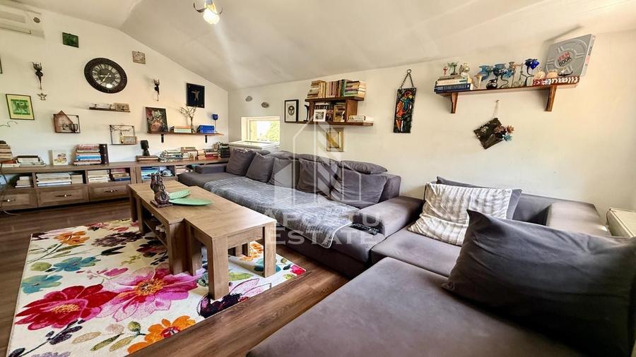 Duplex cu 7 camere cu Canalizare în Lipovei