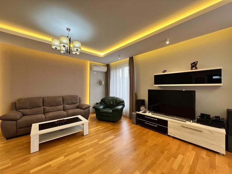 Casă individuală cu 4 camere cu Piscina în Chitila