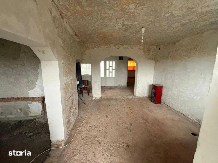 Casă cu 8 camere cu Teren 700 Mp în Semicentral