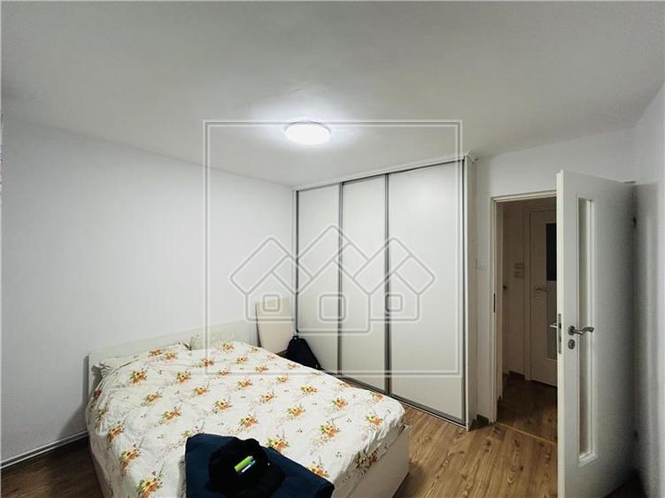 Apartament cu 3 camere decomandat în Terezian