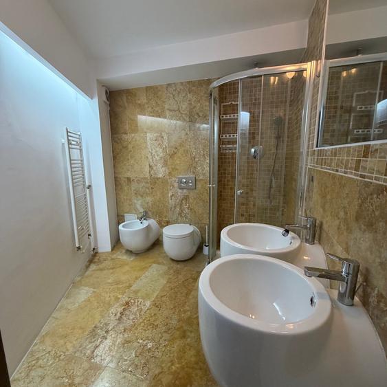 Apartament cu 3 camere semidecomandat în P-ța Alba Iulia