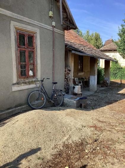 Casă individuală cu 4 camere cu Teren 1700 Mp în Vânători