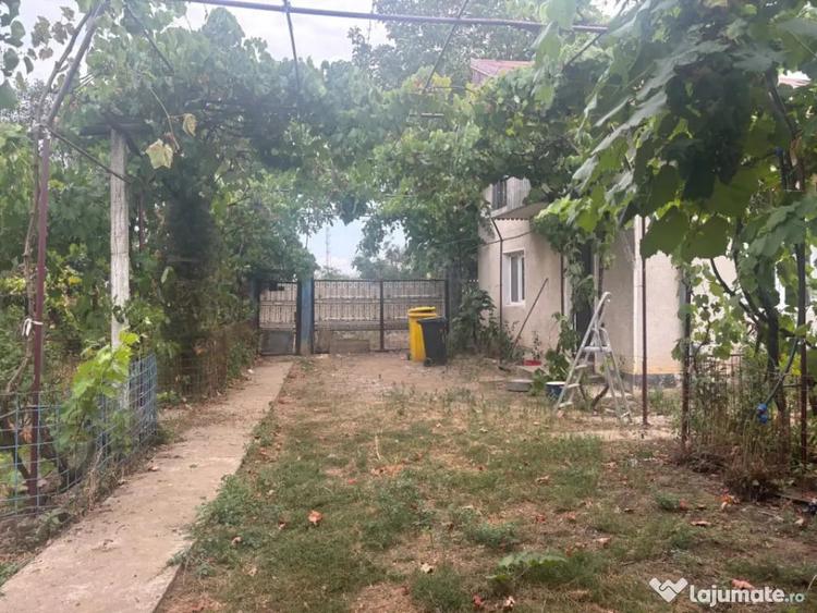 Casă cu 7 camere cu Teren 2023 Mp în Coșoveni