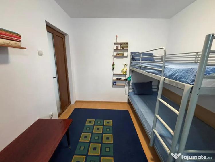 Apartament cu 4 camere decomandat în Central