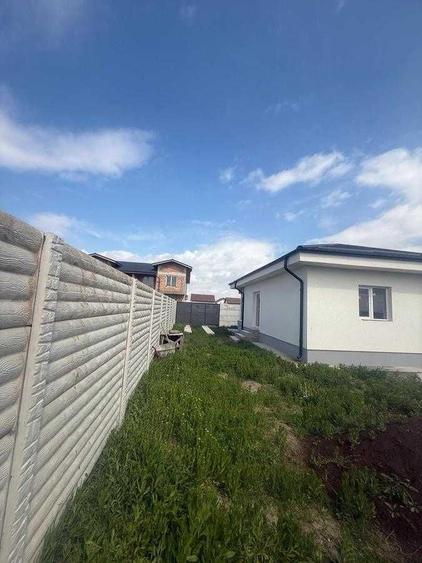 Casă cu 3 camere decomandat în Vârteju