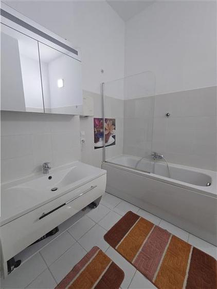 Apartament cu 3 camere decomandat, mobilat în Delfinariu