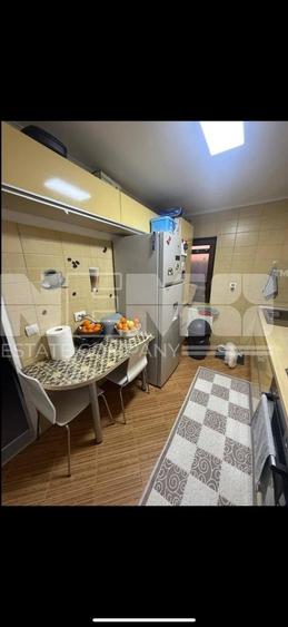Apartament cu 4 camere decomandat, mobilat în Central