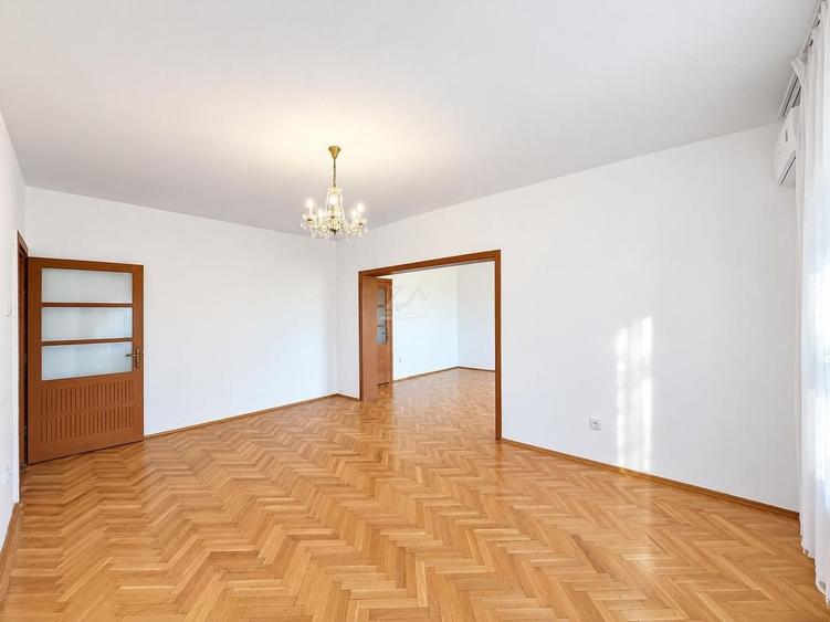 Apartament cu 4 camere decomandat în Șagului