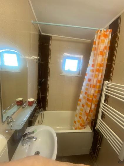 Apartament cu 3 camere semidecomandat în Vlahuță