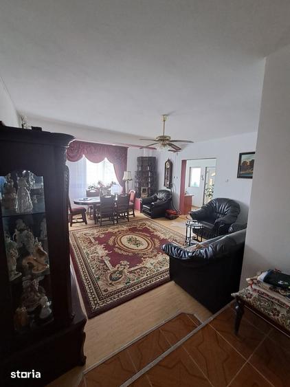 Casă cu 4 camere cu Teren 800 Mp în Stâlpeni