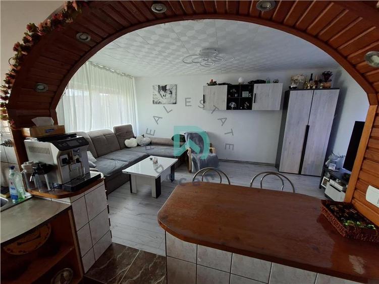 Apartament cu 3 camere decomandat în Astra