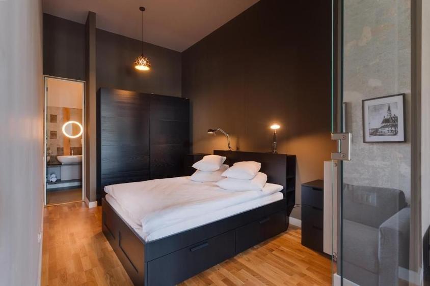 Apartament cu 3 camere semidecomandat, mobilat în Central