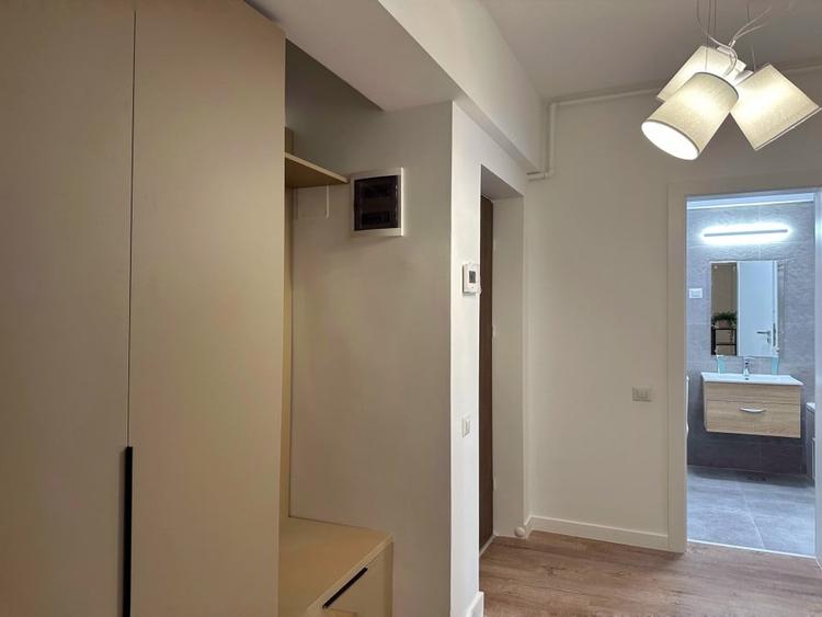 Apartament cu 2 camere decomandat, mobilat în Parcul Carol