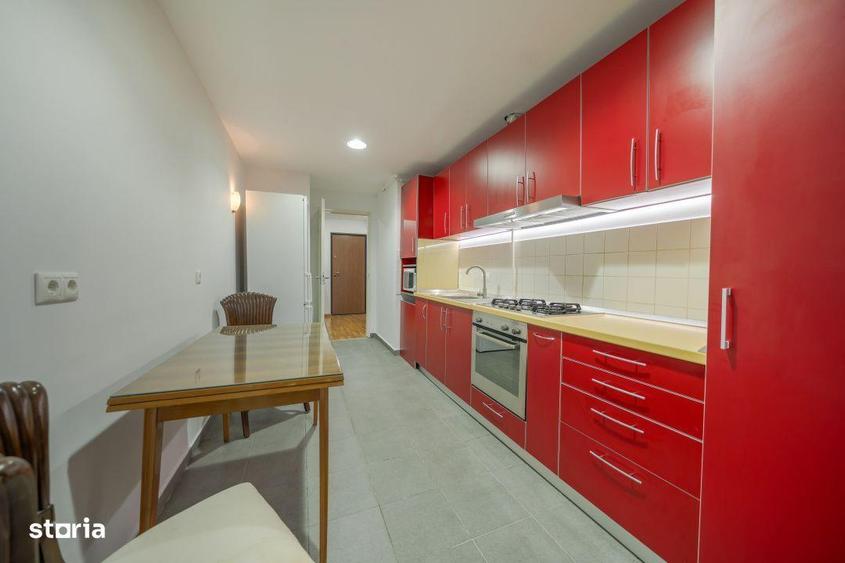 Apartament cu 3 camere semidecomandat, mobilat în Nordului