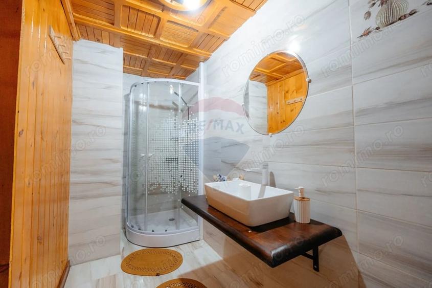 Casă cu 6 camere cu Teren 861 Mp în Corbi