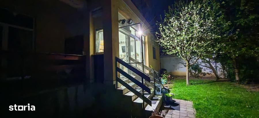 Apartament cu 4 camere decomandat, mobilat în Central