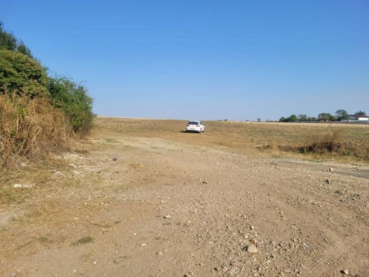 Teren Construcții intravilan de 400 mp, în Domnești