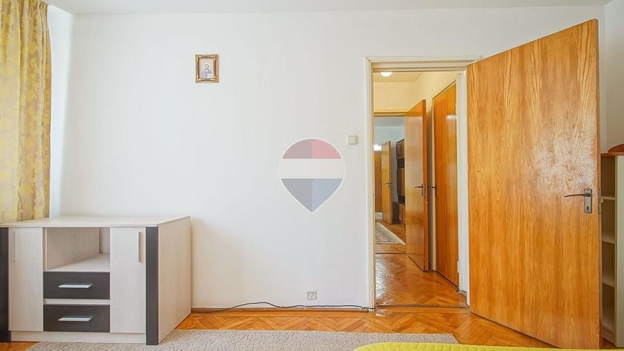 Apartament cu 2 camere semidecomandat în Centrul Civic