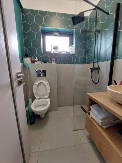 Casă individuală cu 5 camere cu Canalizare în Central