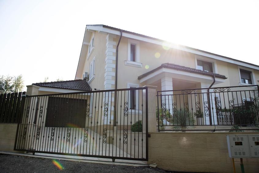 Casă cu 5 camere cu Piscina în Borhanci