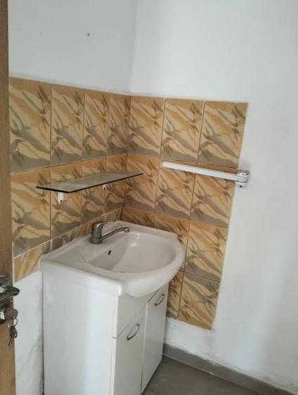 Casă cu 12 camere cu Teren 215 Mp în 13 Septembrie