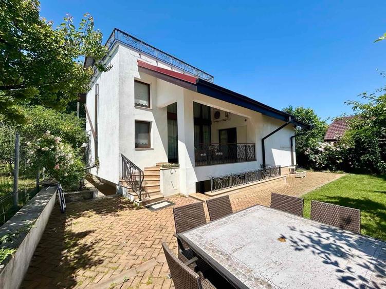 Casă individuală cu 6 camere cu Teren 515 Mp în Bucium