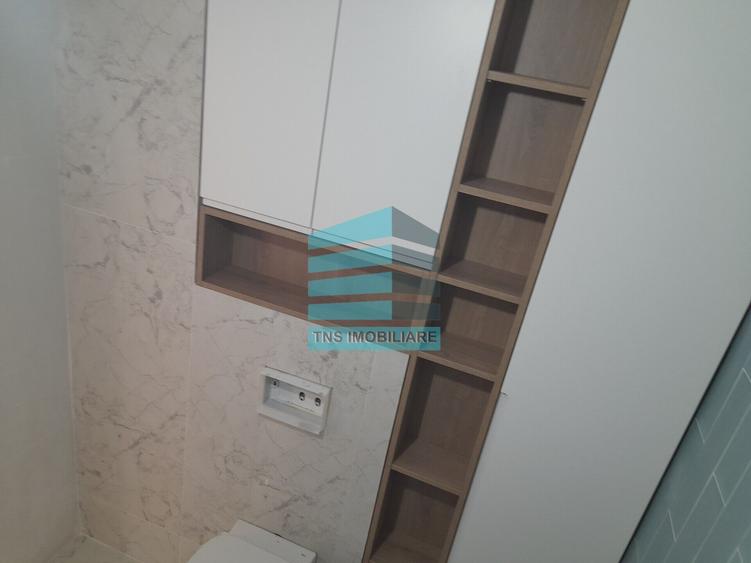 Apartament cu 4 camere decomandat în Titan
