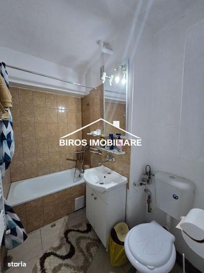 Apartament cu 4 camere în Rovine