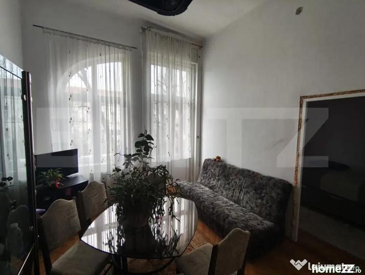 Apartament cu 5 camere decomandat în Central