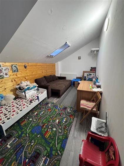 Apartament cu 3 camere semidecomandat, mobilat în Berceni