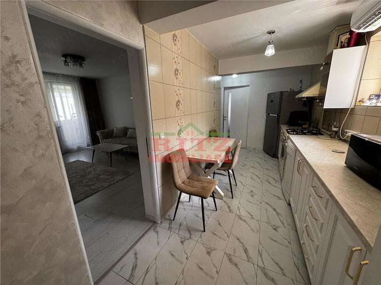 Apartament cu 3 camere semidecomandat în Crișan